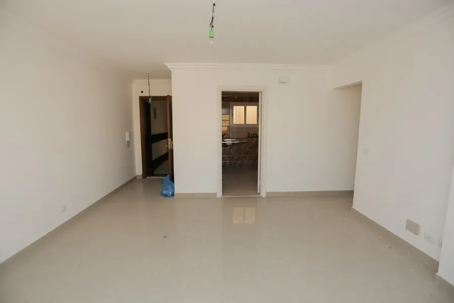 شقة للايجار 155م جناكليس (شارع ابو قير الرئيسي )