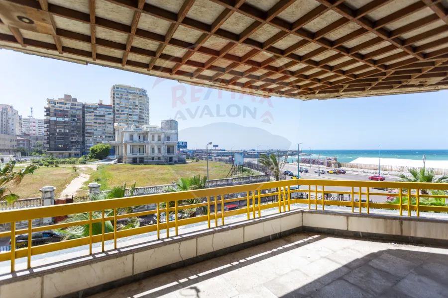 Apartment for sale 319 m Zezinia (Directly on the sea)