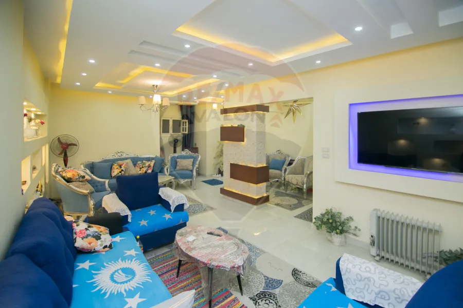 شقة للبيع 155 م  سموحة (ش الهيلتون - خطوات من جرين بلازا)