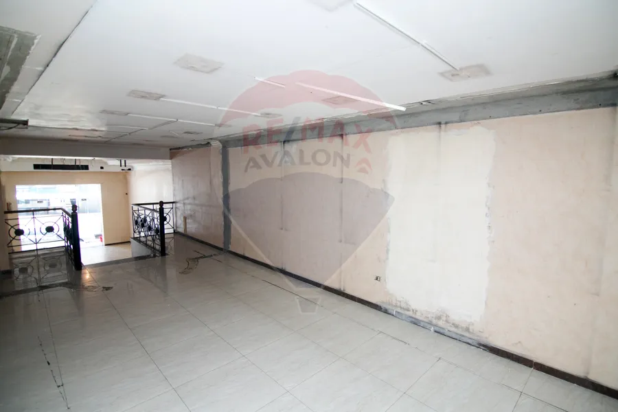 محل للإيجار 103 م لوران (على الترام مباشرة)