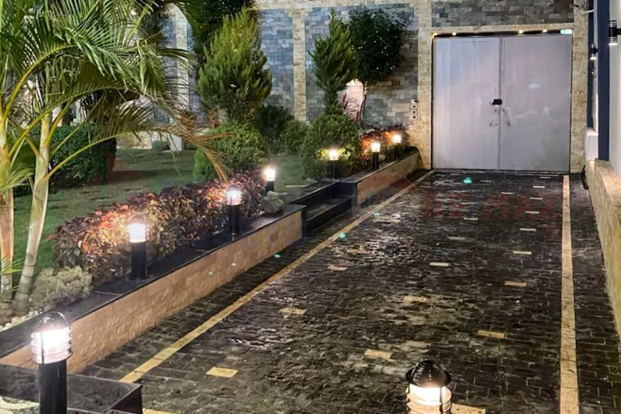 فيلا ستاند الون للبيع 525 م كينج مريوط (كومباوند فينسيا)