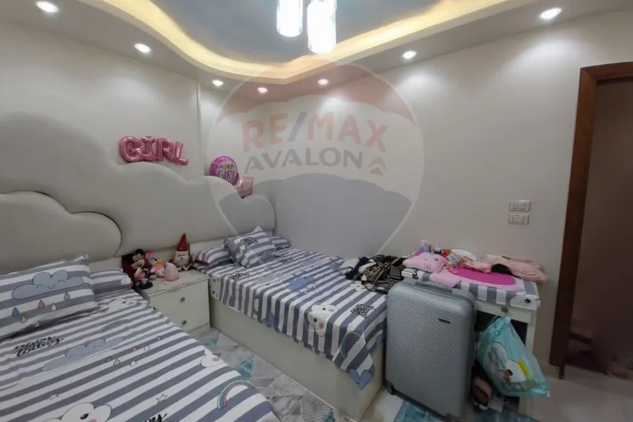 شقة للبيع 160 م المندرة (ش جمال عبد الناصر مباشرة)