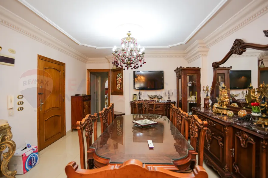 شقة للبيع 215 م كفر عبده (ش ابراهيم راجي)