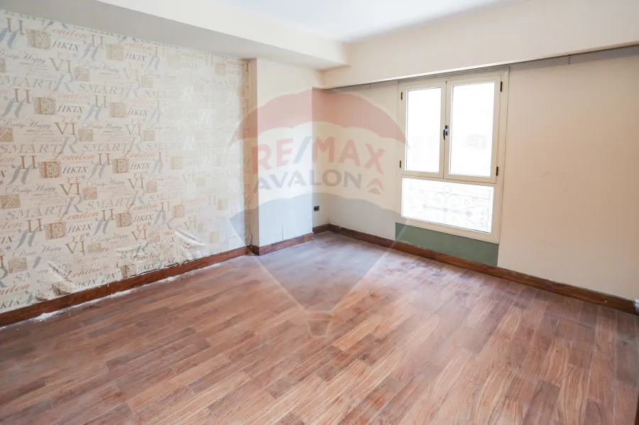 شقة للإيجار 315 م  كفر عبده (ش قرداحى - خطوات من شارع ابوقير الرئيسي)