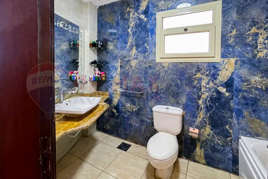 شقة للبيع 140 م كيلوباترا (علي البحر مباشرة)