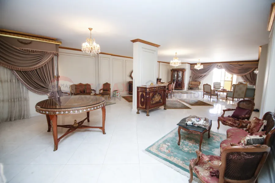 شقة للبيع 450 م سموحة ( ش مصطفى كامل )