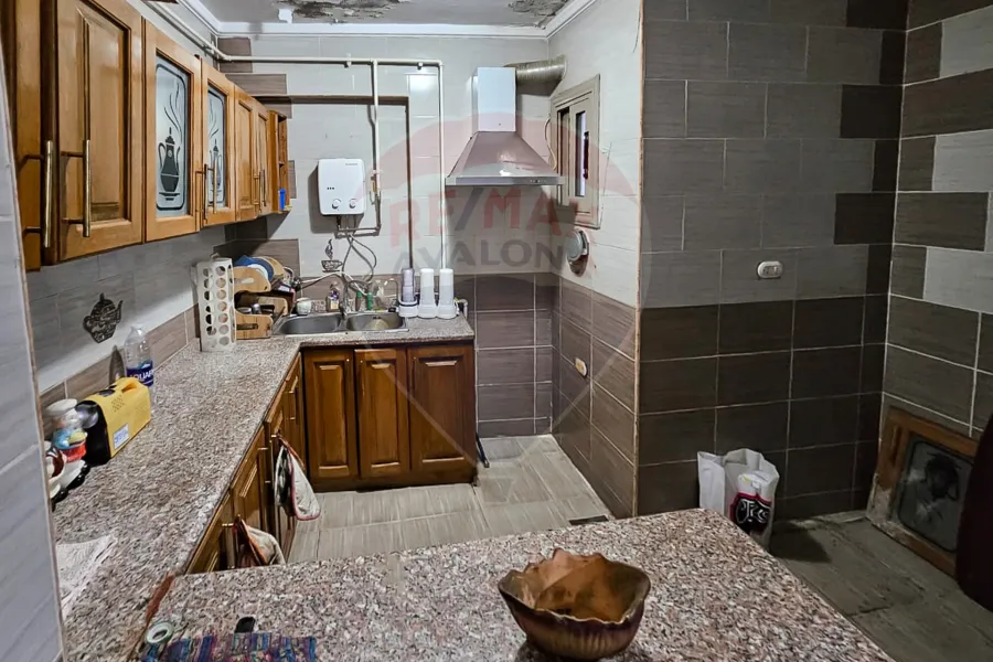 شقة للبيع 140 م كفر عبده (ش سكينة بنت الحسين)