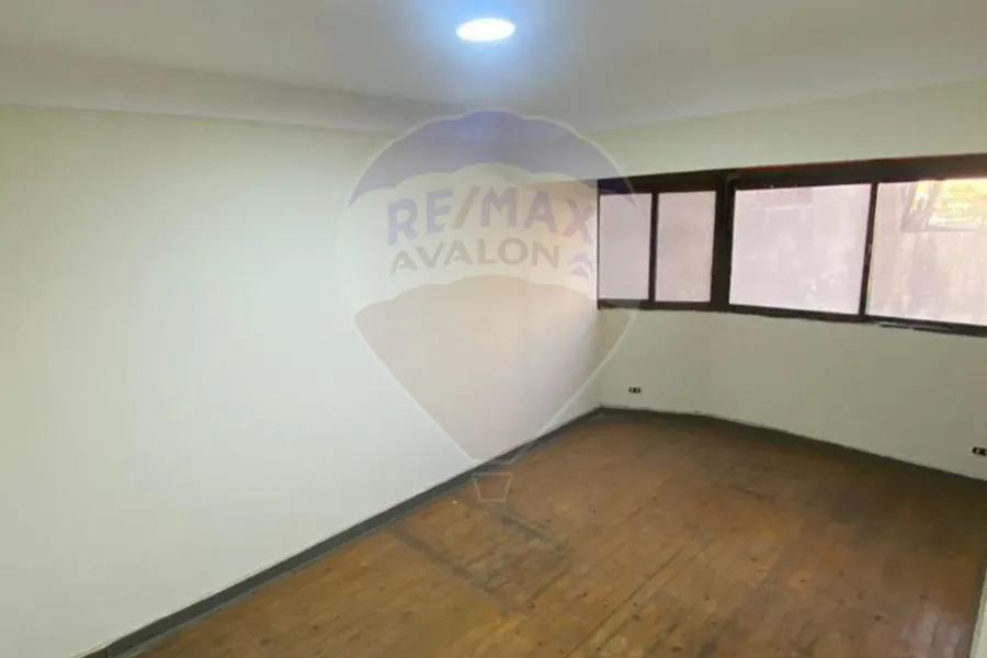 شقة إداري للإيجار 85 م  سموحة (ميدان فيكتور عمانويل)