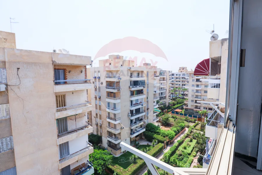 شالية للبيع 135 م  المعمورة الشاطئ (خطوات من البحر)