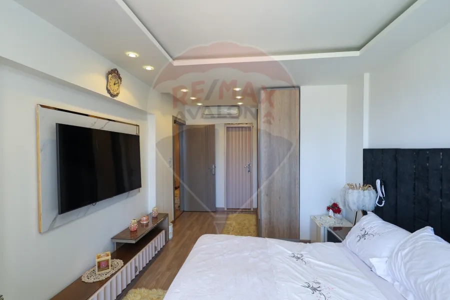 Apartment for rent 150 m Stanly (Directly on the sea)