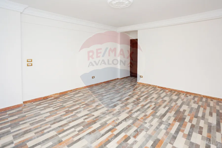 دوبلكس للإيجار  300 م سموحة (ش بهاء الدين الغتوري - خطوات من فوزي معاذ)