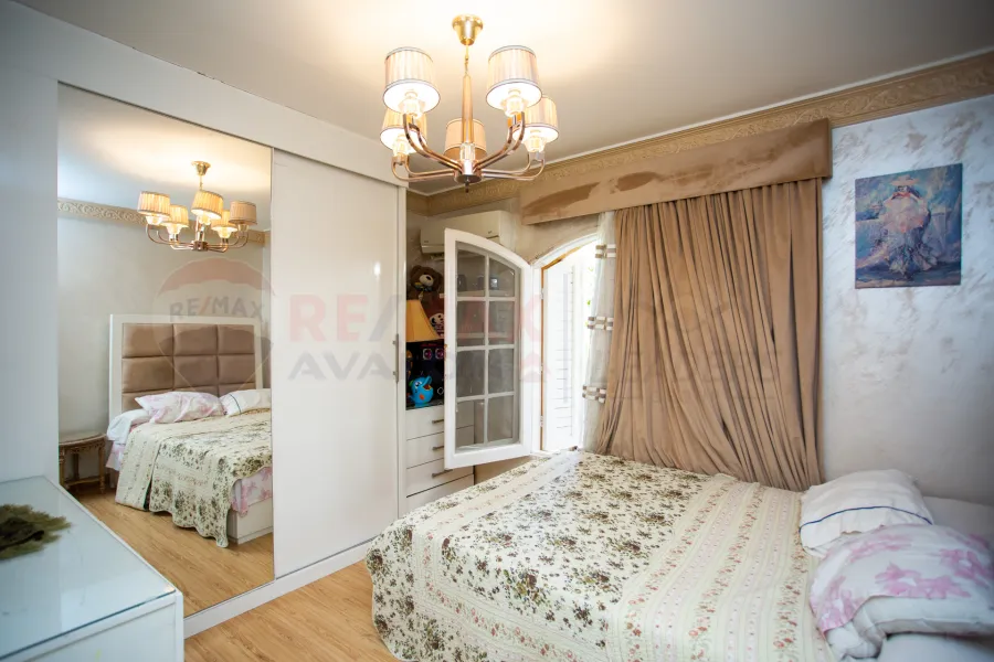 فيلا للبيع 600 م المعمورة الشاطئ (امام السوق التجاري)