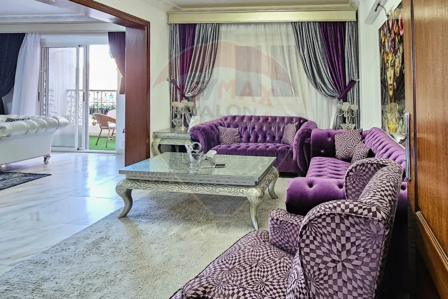 شقة للبيع 165 م لوران (خطوات من ش شعراوي)