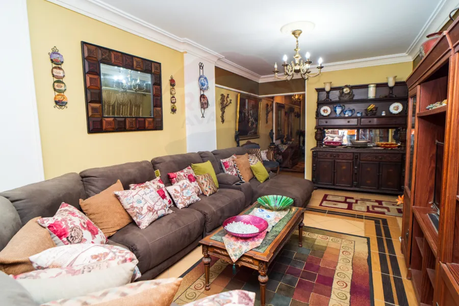 شقة للبيع 145 م سبورتنج (ش احمد علام)