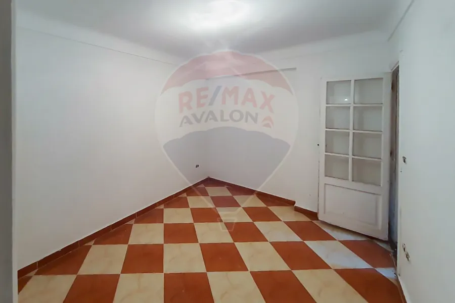 شقة للبيع 130 م  سموحة (متفرع من ش النصر)