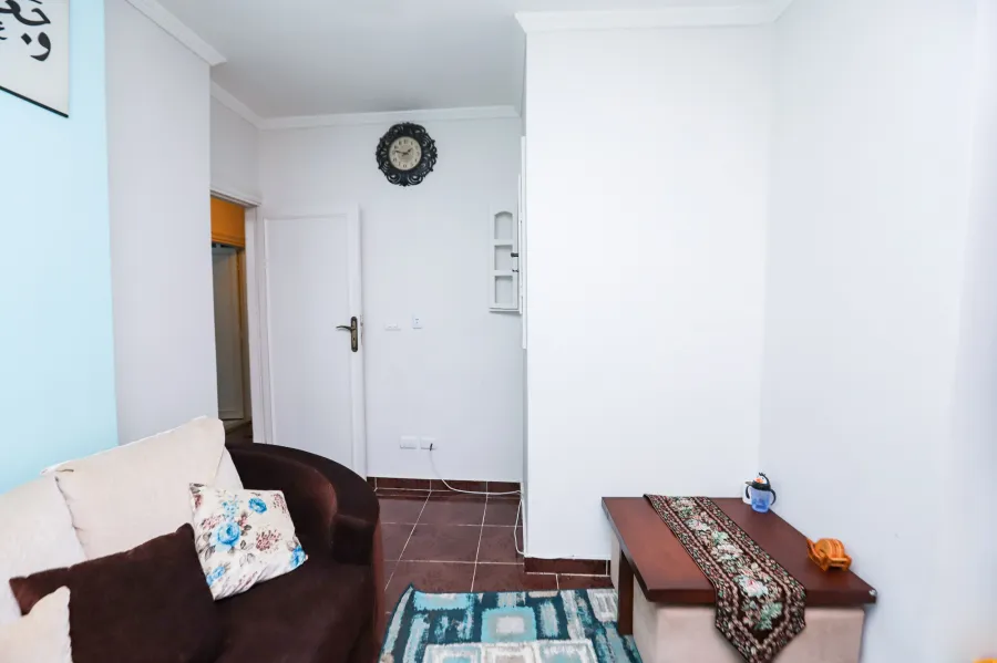 شقة للبيع 135م لوران ( بين الترام و شارع أبوقير )