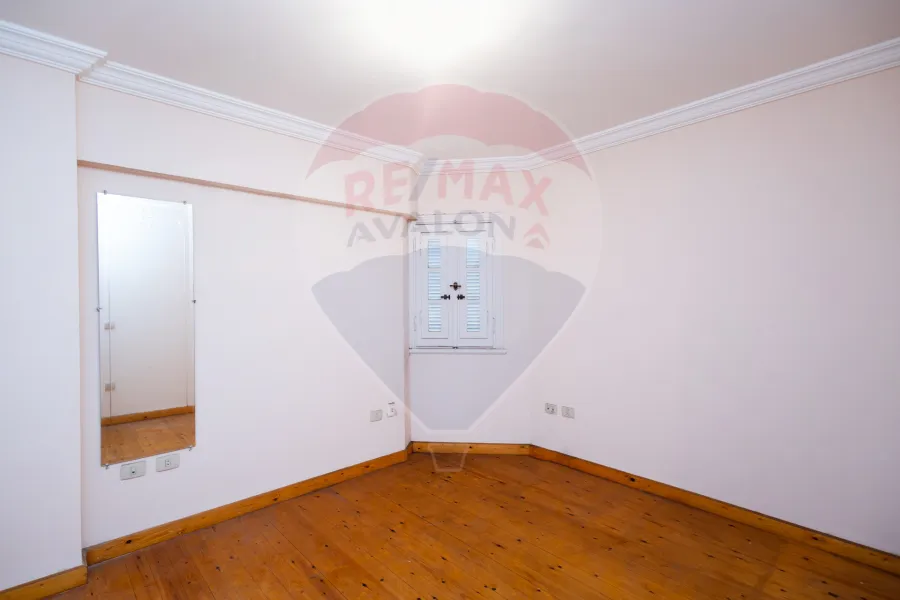 شقة للبيع 190 م جليم (علي الترام مباشرة - عمارة براند)