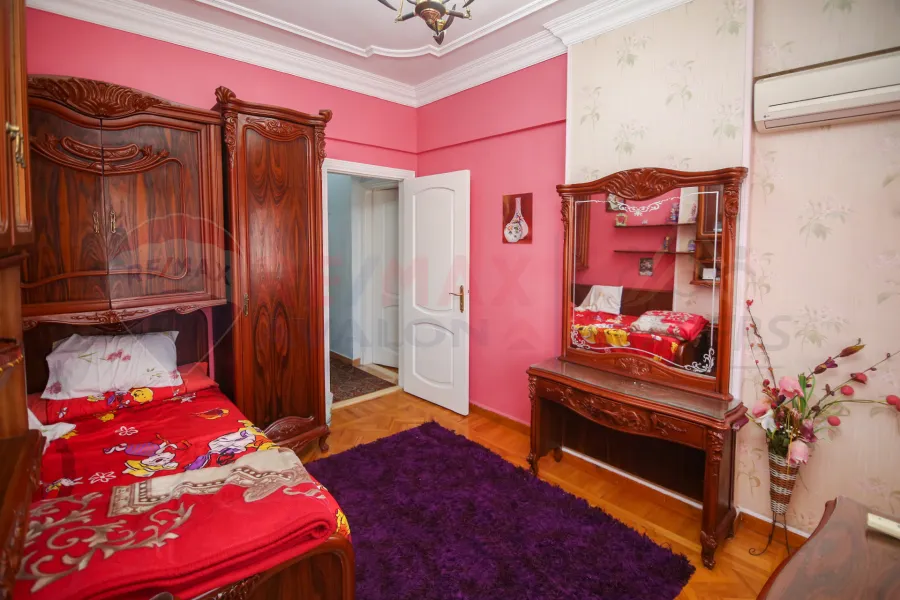 شقه للايجار المفروش 170 م رشدي (متفرع من ش ابوقير)