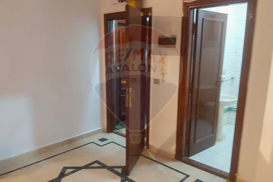 شقة للبيع 220 م بولكلي (ش ابو قير)