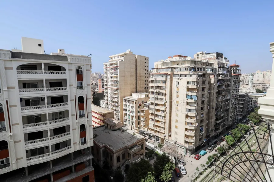 شقة للإيجار200م رشدى (على الترام مباشرة)