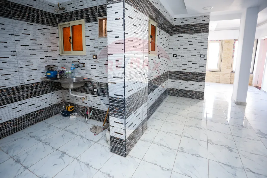 (شقة للبيع 275 م السرايا (أول نمرة متفرع من البحر