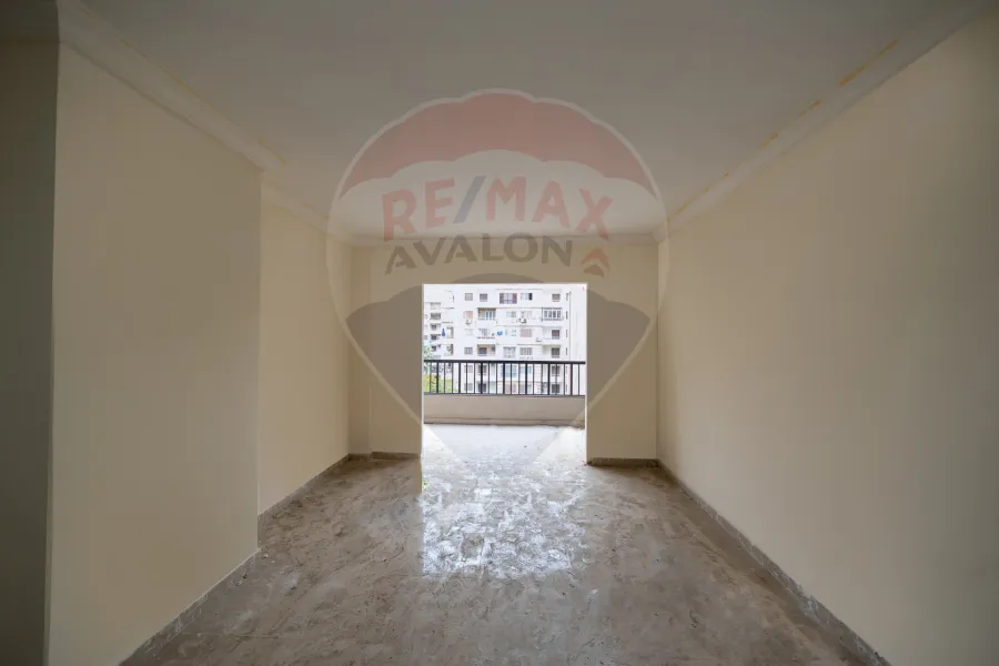 شقة للبيع 125 م المعمورة الشاطئ (كومباوند la vie - عزيز شنوده)