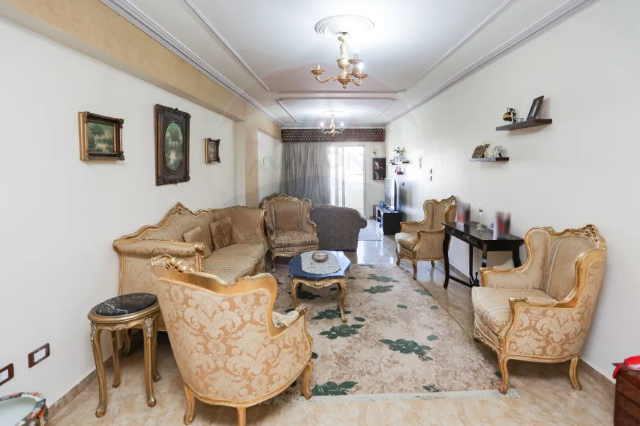 شقة للبيع 195 م كفرعبدة (ش امير البحار)