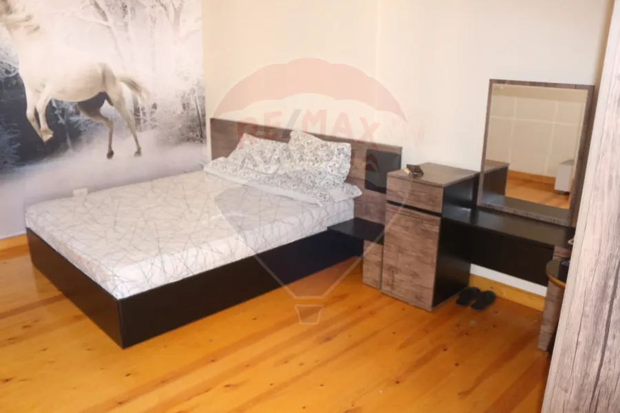 شقة للايجار 204 م الازاريطة (ش شامبليون)