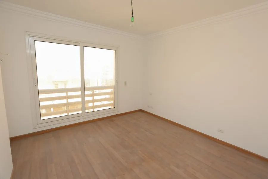 شقة للايجار 155م جناكليس (شارع ابو قير الرئيسي )