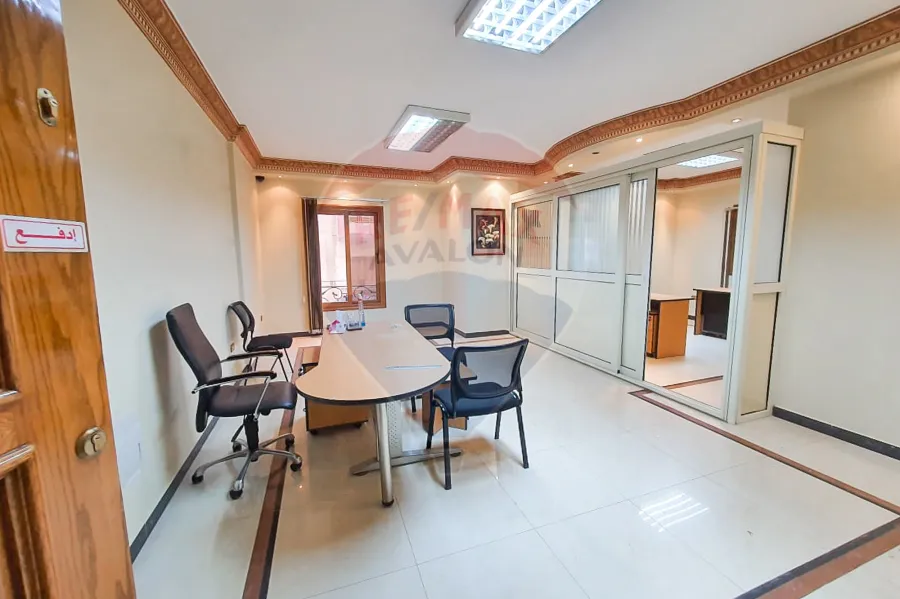 مكتب مفروش و مجهز بالكامل للإيجار 150م الحي اللاتيني (الفراعنة)