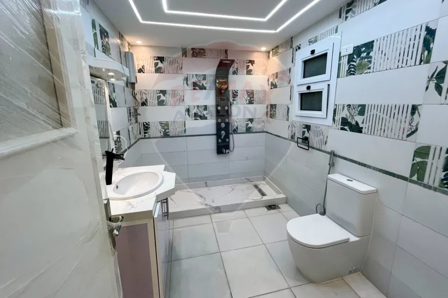 شقة أرضي مرتفع للبيع 200م + 165م حديقة لوران