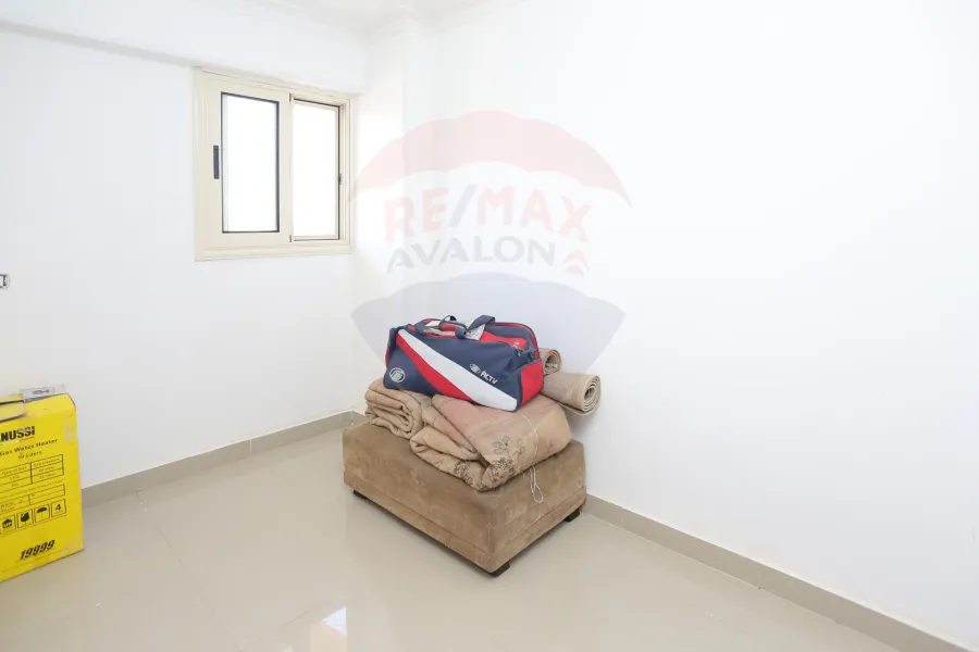 شقه للبيع 110م سبورتنج (فيو نادى سبورتنج - خطوات من ش ابوقير الرئيسي)