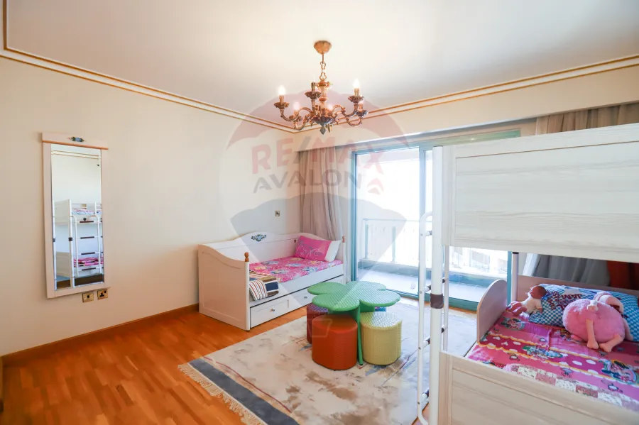 شقة للإيجار 650 م سان ستيفانو (الفورسيزون - علي البحر مباشرة)