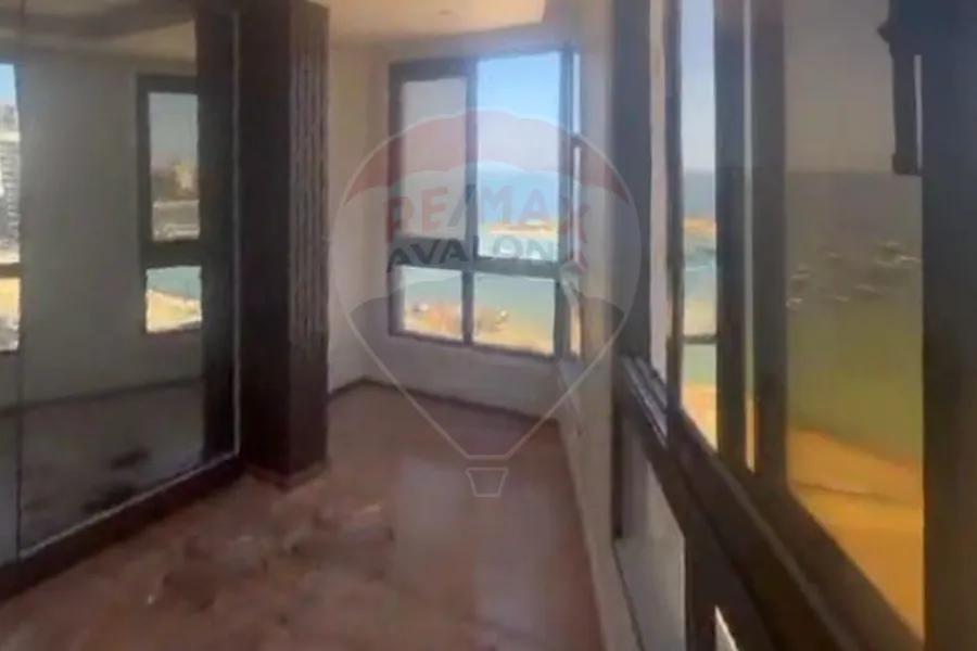 Furnished apartment for rent 85 m Miami (directly on the sea)