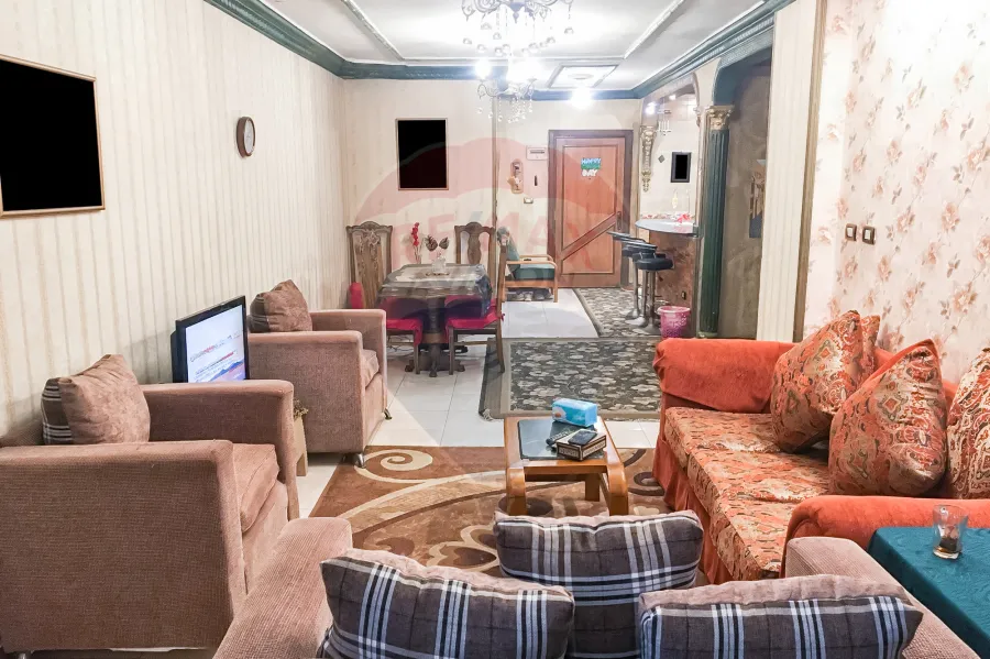 شقة للايجار المفروش 110 م السرايا ( علي البحر مباشرة )