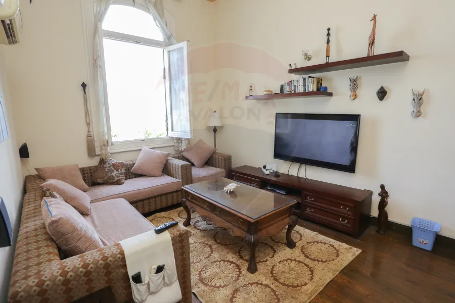 Apartment For rent 100 m Al Mansheya (directly on the sea)