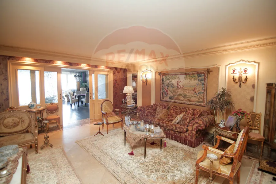 شقة للإيجار 300 م لوران (على البحر مباشرة)