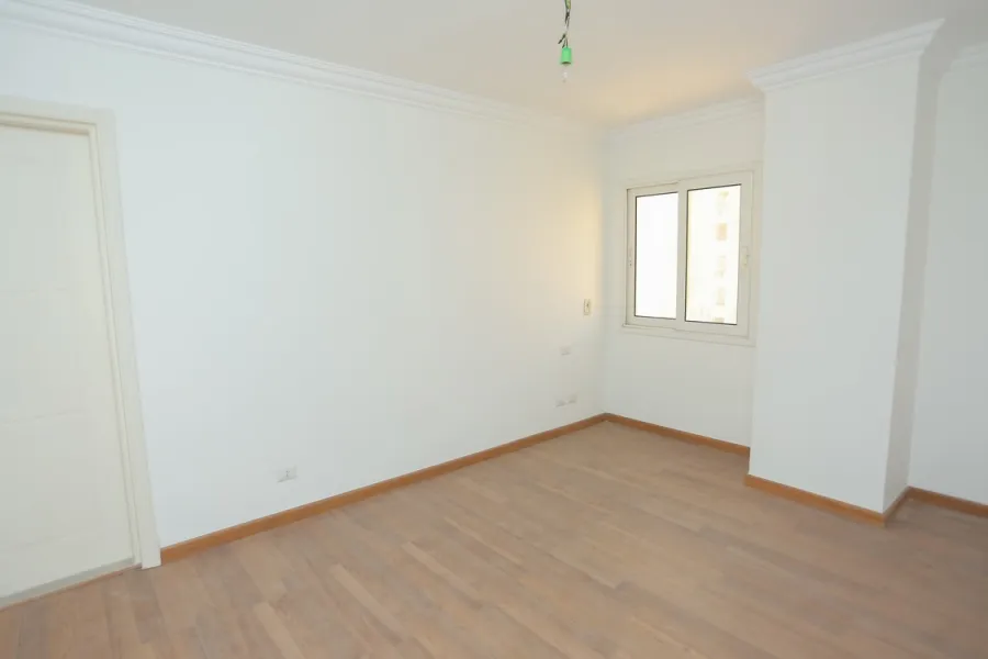 شقة للايجار 155م جناكليس (شارع ابو قير الرئيسي )