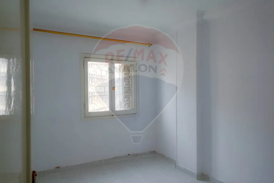 شقة للايجار 130 م سموحة (ش زكي رجب)