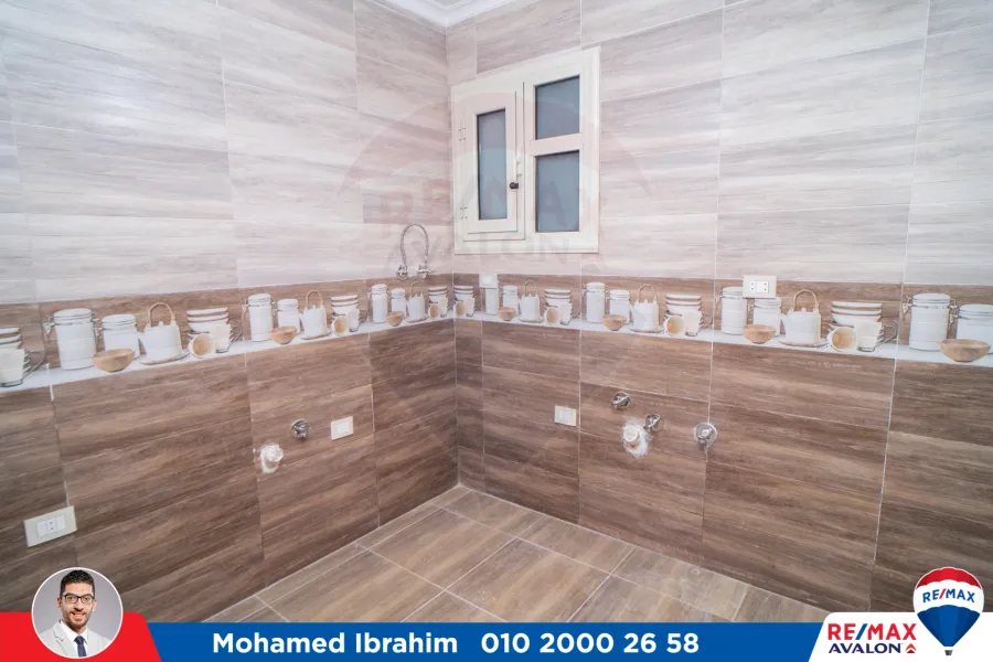 شقة اداري للايجار 220 م سموحة (ش ادمون فريمون)