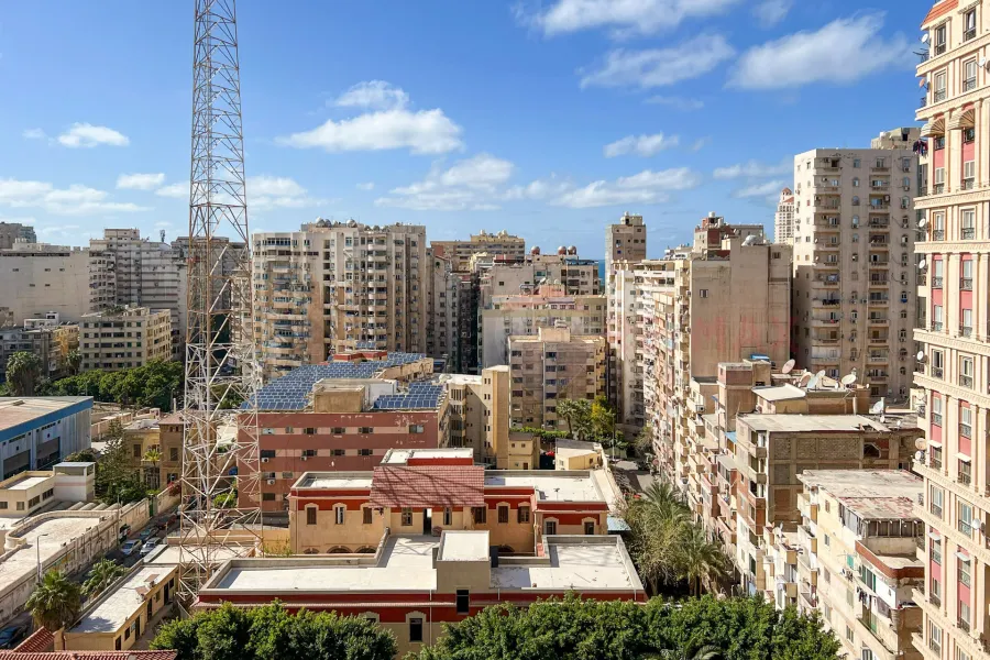 شقة للبيع 105 م زيزينيا (ش الامير جميل)