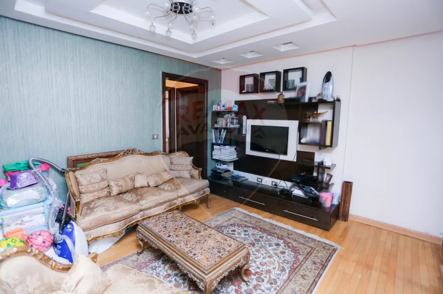 شقة للبيع 205 م سموحة (ميدان فيكتور عمانوئيل مباشرة- عمارة براند)