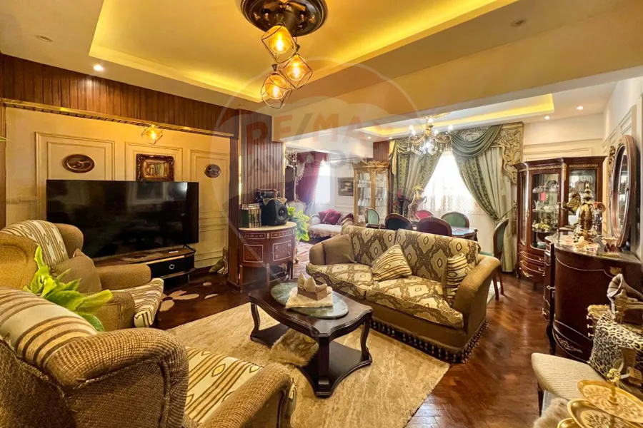 شقة للايجار المفروش127 م لوران (ش أبو قير)