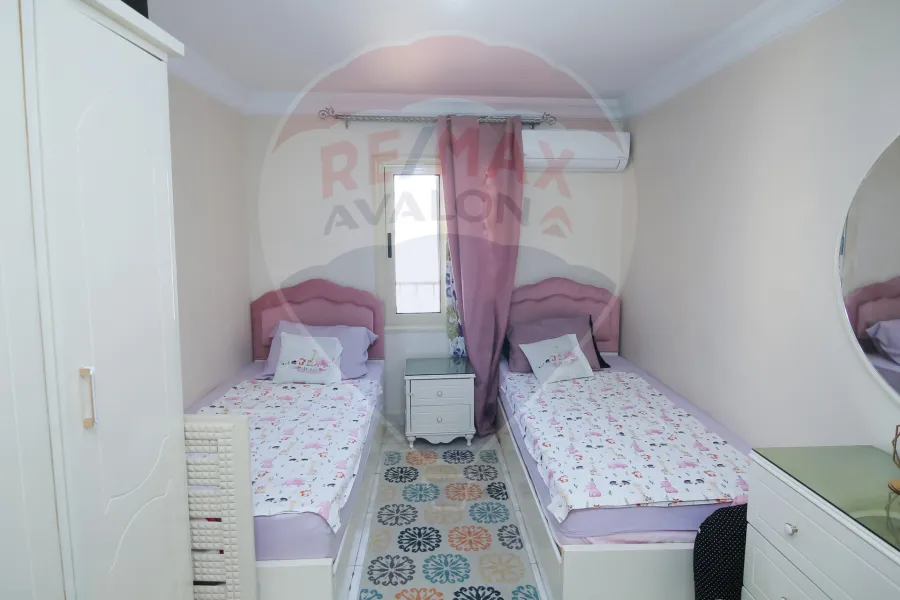 شقة للبيع 130 م محرم بك (ش زين العابدين)