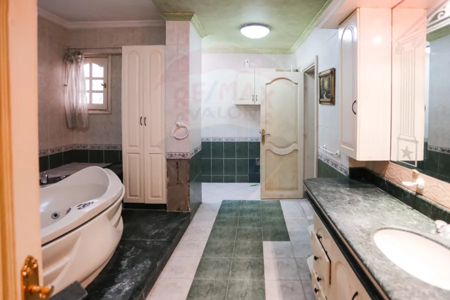 شقه للبيع 280 م سموحة (شارع 50 - بجوار نقابه الاطباء)