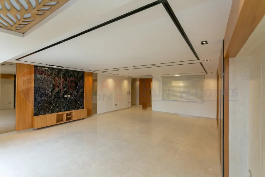 شقة للبيع 280 م جليم (ش ابو قير مباشرة)