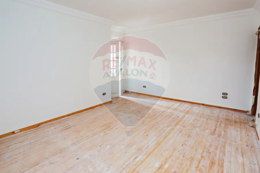 شقة للبيع 175 م زيزينيا (ش مصطفي عبد الرازق)