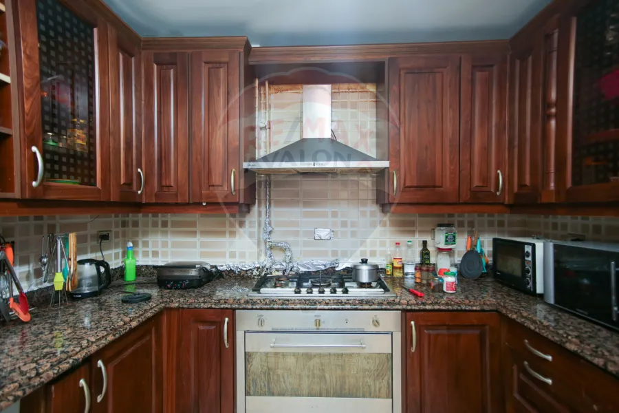 شقة للبيع 210 م كفر عبده (متفرع من ش ابراهيم راجي)