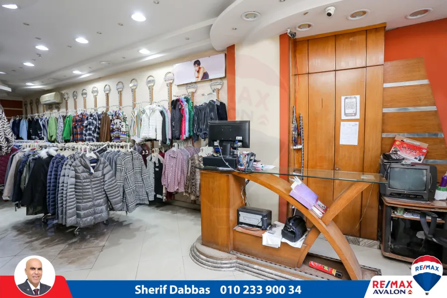 محل للبيع 104 م محطة الرمل (شارع النبي دانيال - امام المعبد اليهودي)