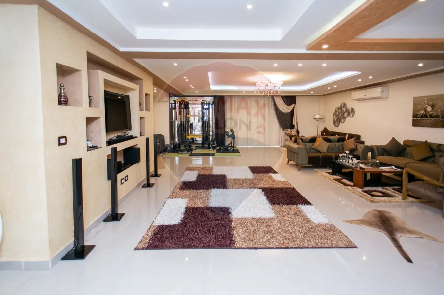 شقه للبيع 520 م سيدي بشر(ش محمد نجيب - على البحر مباشرة)